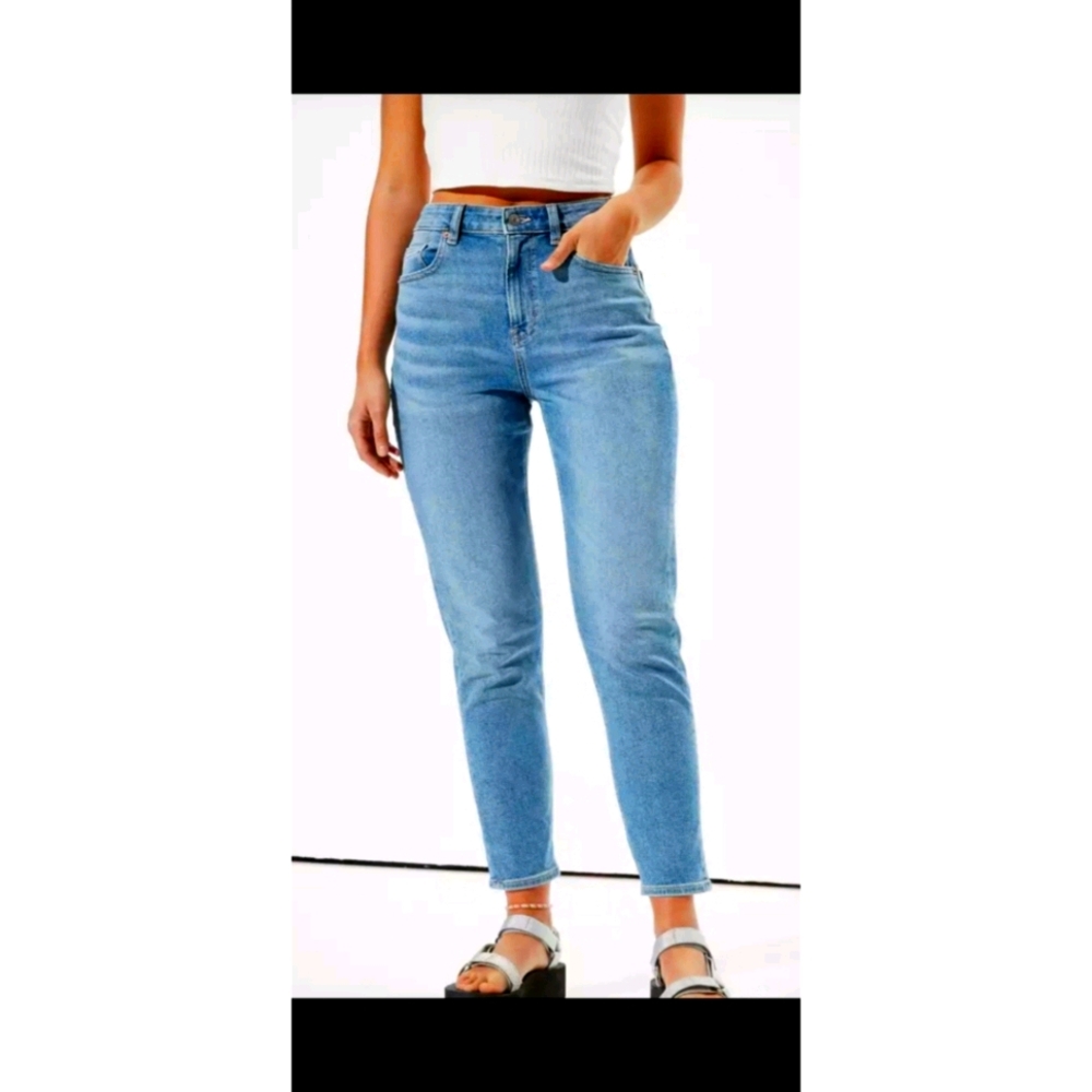 AE Stretch Mom Jean